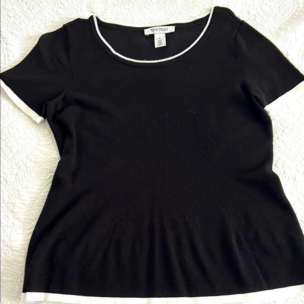White House Black Market Fitted Black and White Short Sleeve Tee